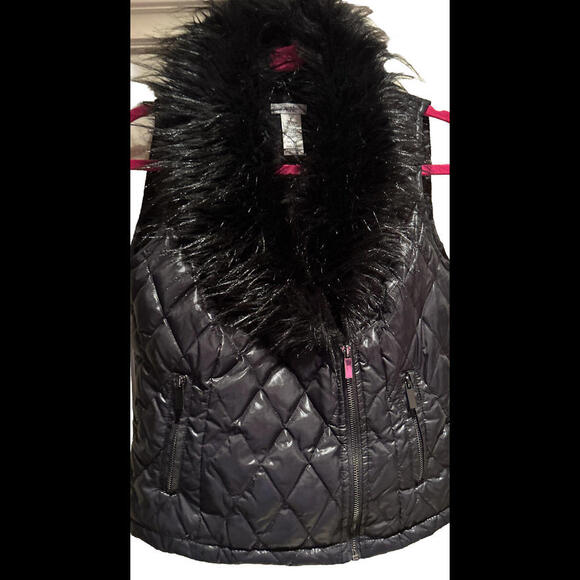 🦺Cache Ladies Vest Faux Fur Collar And Nylon Quilting. Zip Front Black Size M